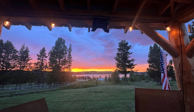 It's Lake Season! Real log cabin - pet friendly