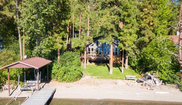It's Reunion Time! Flathead Lake Waterfront Dream House!