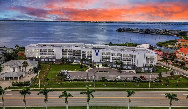 It's Simply Paradise! Stunning Sunset Waterfront Views of Charlotte Harbor! 2BR