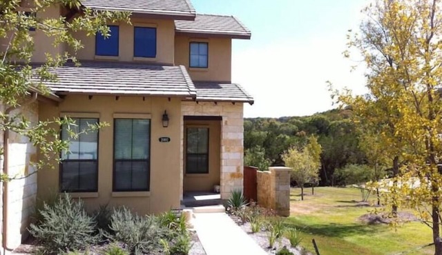 Italian Hill Country Home - 5 min from La Cantera