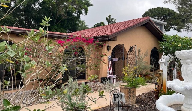 Italian/Mediterranean 2-bedooom home in Venice, FL near golf courses.