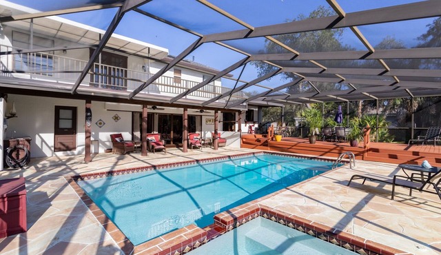 Italian Retreat, Secluded 1.5 acre Pool Home, up to 8 people max, 5 bedrooms