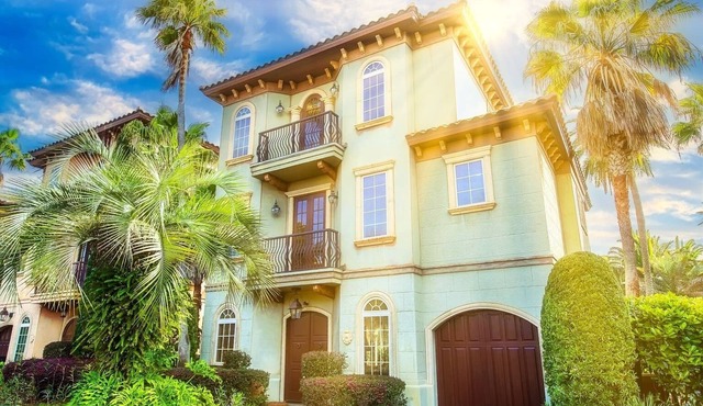 Italian Villa · 200 steps to beach · Free cruise tickets · Pool views · Pets OK!