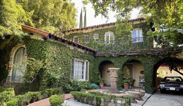 Italian Villa in Hancock Park w Guest House, Pool and garden