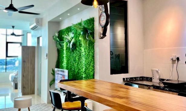 ITCC Manhattan Suites Vinyl by Hush Inn