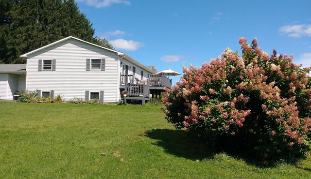 ITHACA AREA RETREAT, RELAX GREAT HOUSE IN THE HEART OF THE FINGER LAKES!