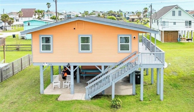 Its Island time at Sea La Vien5 minutes from the beach with private fishing pier