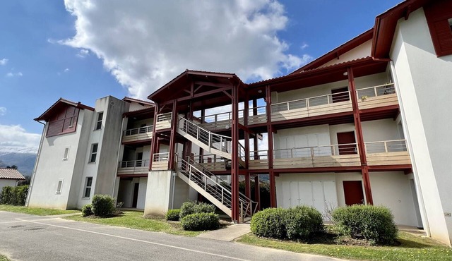 Itxassou: Cozy T2 Apartment with Balcony