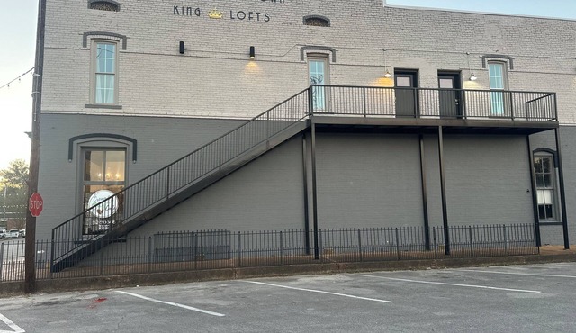 Iuka Downtown Historic King Loft B