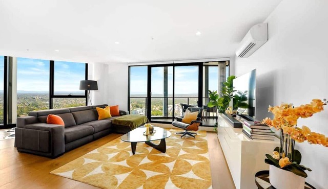 Ivanhoe Penthouse - Masterpiece w/parking + views