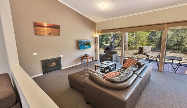 Ivanhoe - Waterfront Retreat: Secluded lodges perfect for nature lovers