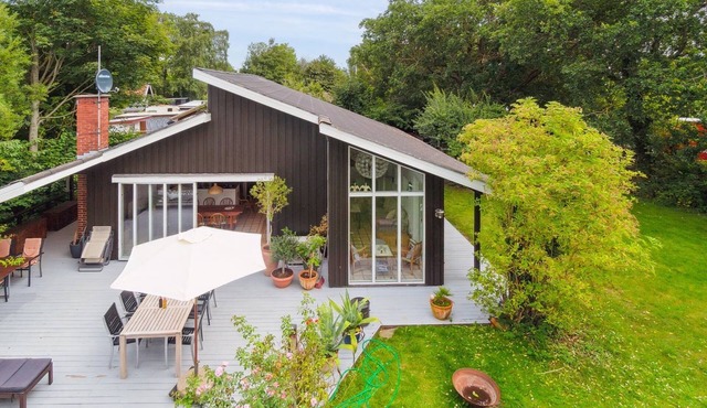 "Ivar" - 150m from the sea by Interhome