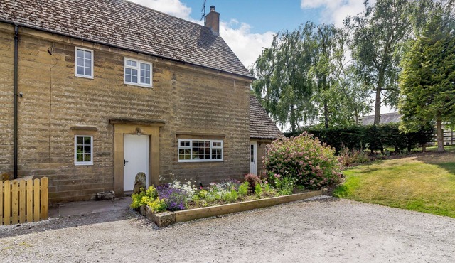 IVET LOWE, family friendly, with open fire in Wirksworth