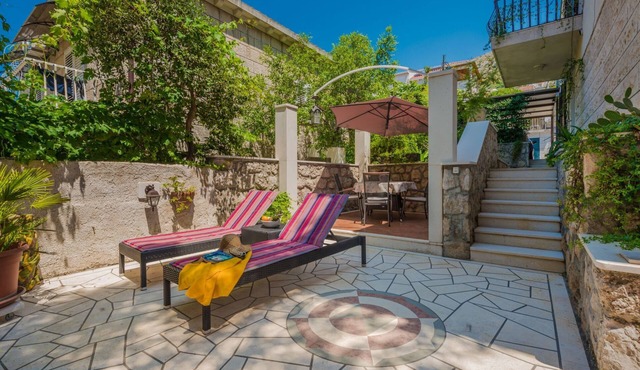 Ivona mit Terrasse und Außendusche by Interhome
