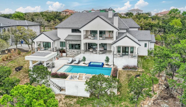 Ivory Sun by AvantStay | Luxury Design + Pool
