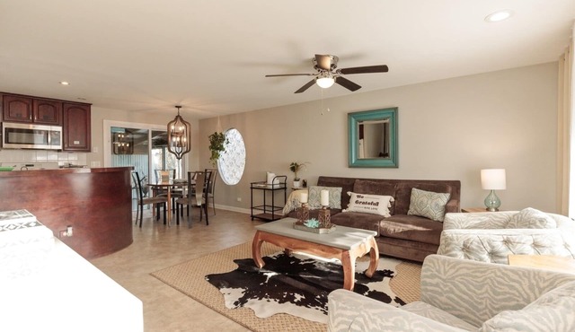 IVP Manor House Close to Lake, Beach & Naval Base