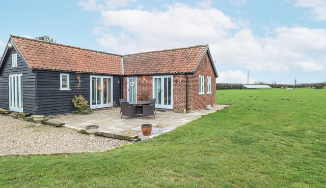 IVY BARN, family friendly, with a garden in Taverham