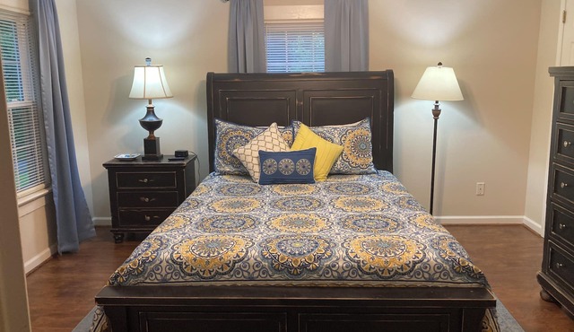 Ivy Cottage - Charming 3-bedroom country cottage in beautiful Dacusville area