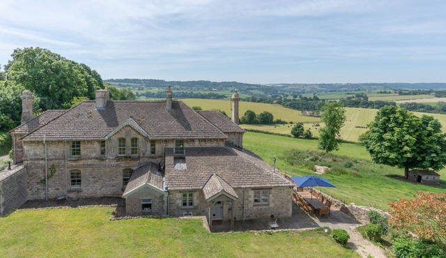 Ivy Cottage, Euridge - sleeps 9 guests in 4 bedrooms