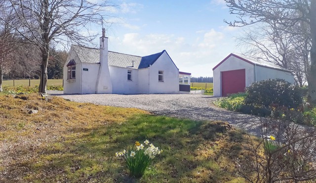 Ivy Cottage is located in the beautiful surroundings of the Mountblairy Estate.