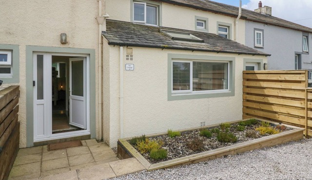 IVY COTTAGE, pet friendly, country holiday cottage in Seascale