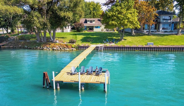 Ivy Cottage River Retreat Relax on the dock and watch the ships go by!