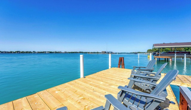 Ivy Cottage River Retreat Relax on the dock and watch the ships go by!