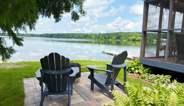 Ivy Cottage - Serene Lake Cabin Near Minneapolis with FREE SUPs,Canoe & Maui Mat