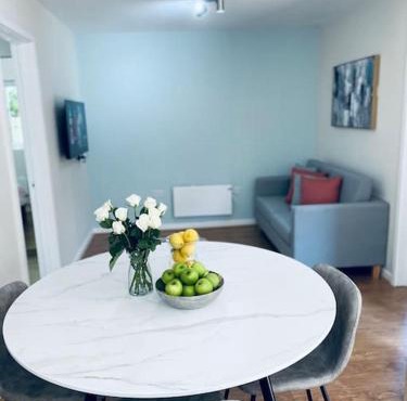 Ivy Cottage Two Bedroom & Garden in Temple Fortune