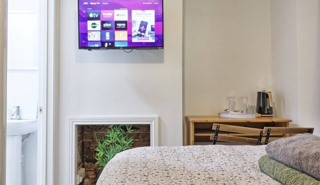 Ivy Deluxe Suite with Sofabed