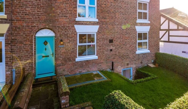 Ivy House, Luxury Cheshire Cottage for relaxation. Chester Zoo ·