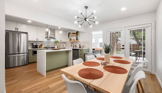 Ivy House/Stylish Retreat Near Dallas/4BD