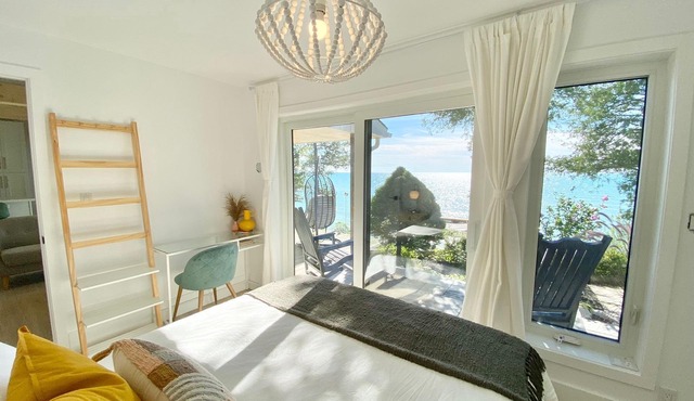 Ivy Lane Cottage is a completely renovated modern Retreat