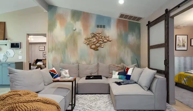 Ivy's Charming 2 Bedroom 2 Bath with Jetted Tub