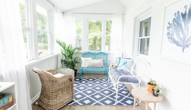 Ivy's Cottage w/Outdoor Movies Williamsburg Stay