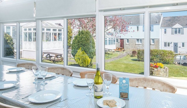 Ivy Tower House, Holiday Home Ivy Tower Village, St Florence, Sleeps 12, 6 bedrooms, bathrooms