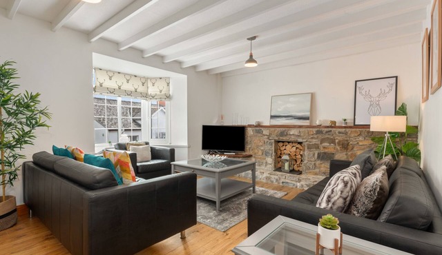 Ivydene Cottage - Stone Throw to Beach, Sea Views