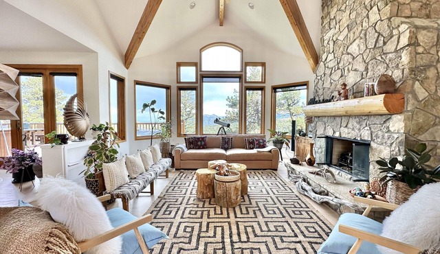 Ix'Calinda, Stunning Mountain Luxury Gateway, 15 mins to town.