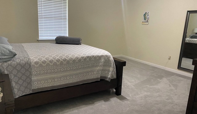 IXORA Perfect Townhome in Mobile, 2-bedroom w/WiFi AC, 2 assigned parking spaces