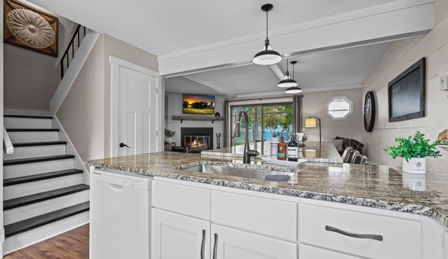 Izaty's Beach Villa- Completely remodeled and exceptionally clean
