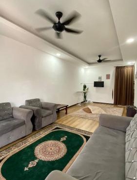 Izzara Homestay - Semi D