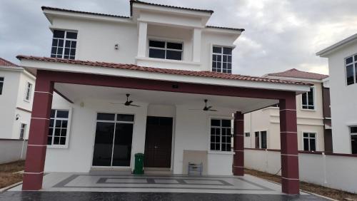 IzzaraRaiz HomeStay Taman Teja