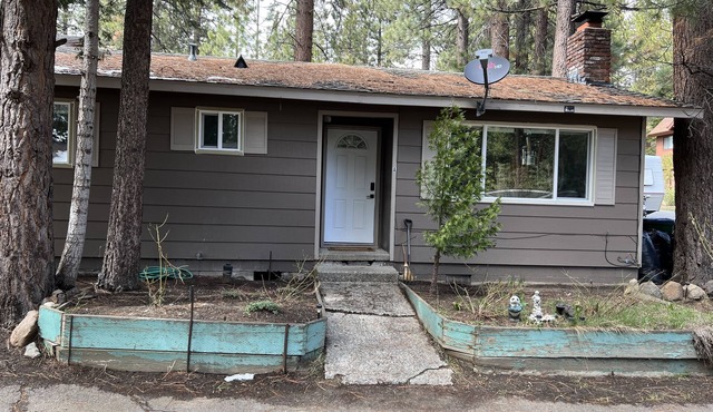 J-1 friendly housing- Cozy Tahoe Cottage