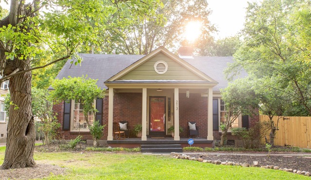 J Birds' Cottage in the heart of Midtown