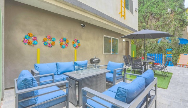 J. Chic 3BR: Patio, BBQ Grill, Games, & Free Parking. Near Universal & Hollywood