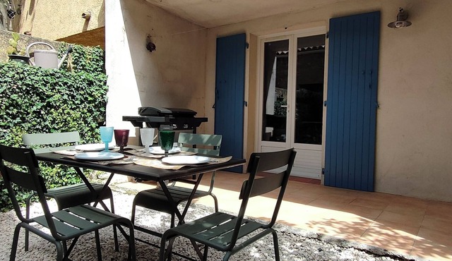 Jolie Maison de Ville au Centre de Saint Maximin La Sainte Baume