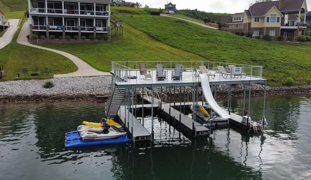 "J&J s Getaway" brand new, high end, modern home with super easy lake access