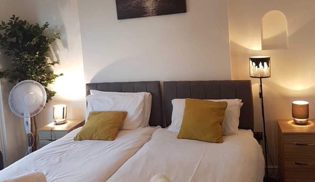 J KYNS, 6 ensuite bedroom apartment