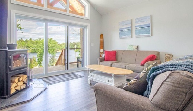 J&L's Lakeside Cottage