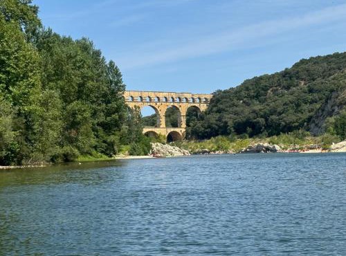 Jabadao - Chambre familiale à Sernhac proche Pont du Gard